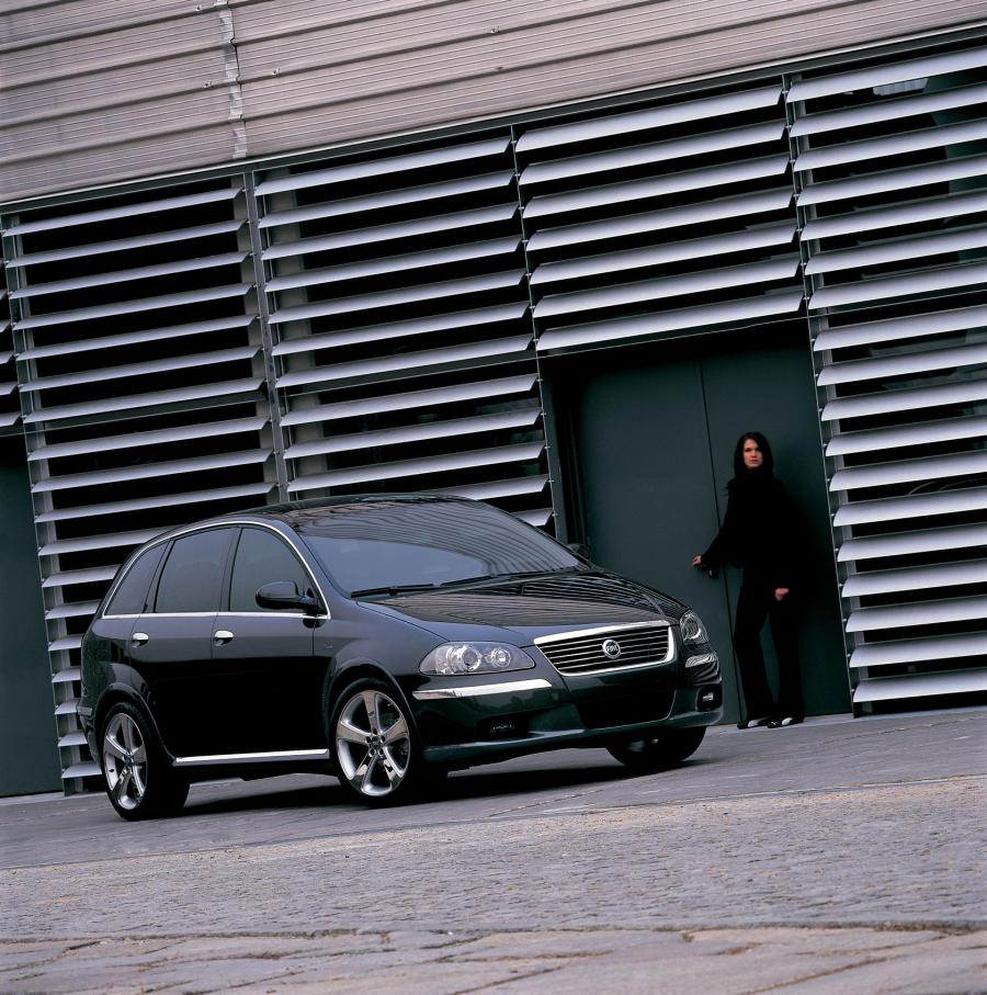  Fiat Croma 8ttoV Concept 2005 года  (фото 3 из 11)